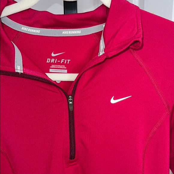 Nike‎ Red Half-Zip Dri-FIT Top - Picture 4 of 8